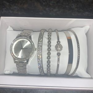 Never opened! Watch and bracelet set